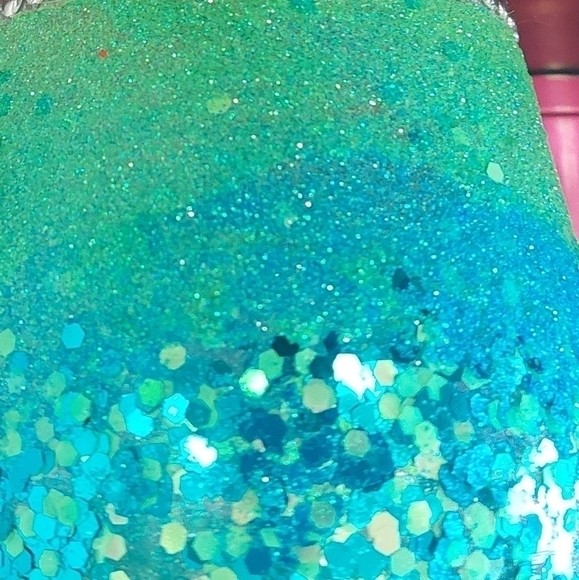 HANDMADE blue and green Glitter Ombré Wine Glass - Picture 5 of 8